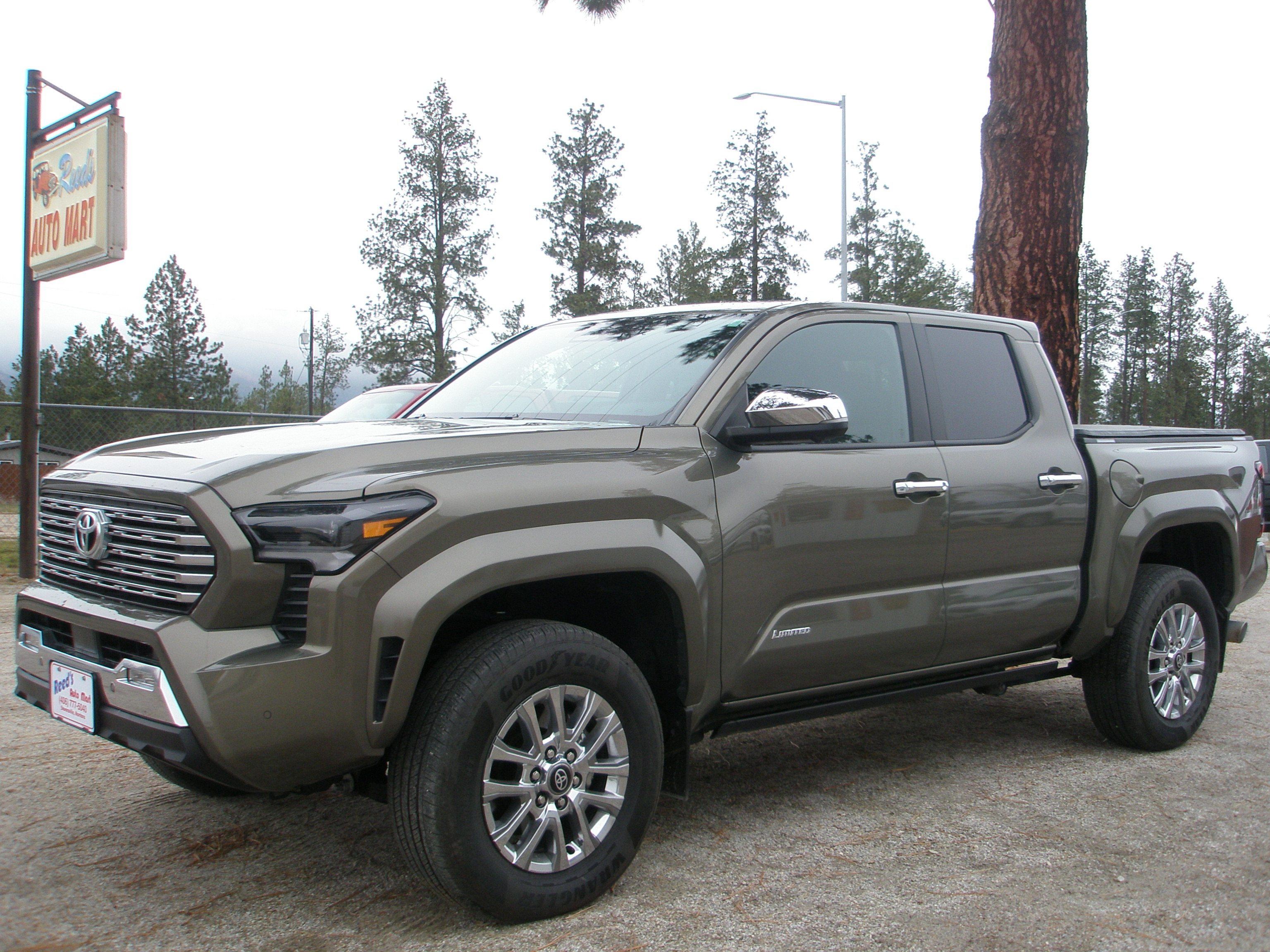 2025 Toyota Tacoma Limited's photo
